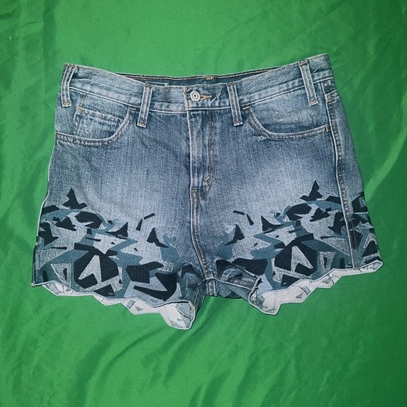 Levi’s Denim Women's Shorts with Embroidered Geometric Pattern size 28 - Picture 1 of 12